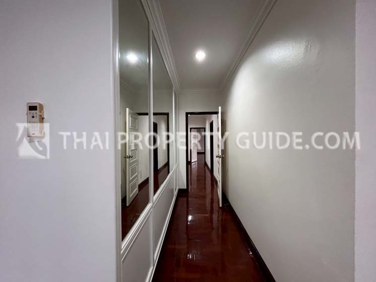 House with Shared Pool in Bangnatrad 